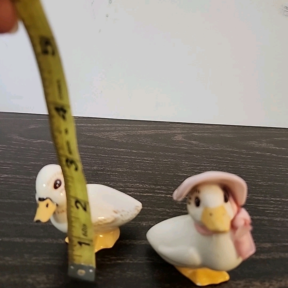 2 Vintage ceramic duck W Bonnet figurine - Picture 2 of 8